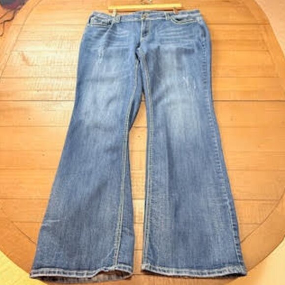 ZCO Jeans Women’s Plus Size 22 Blue Denim Bootcut Flare Embellished Pockets - Picture 3 of 12